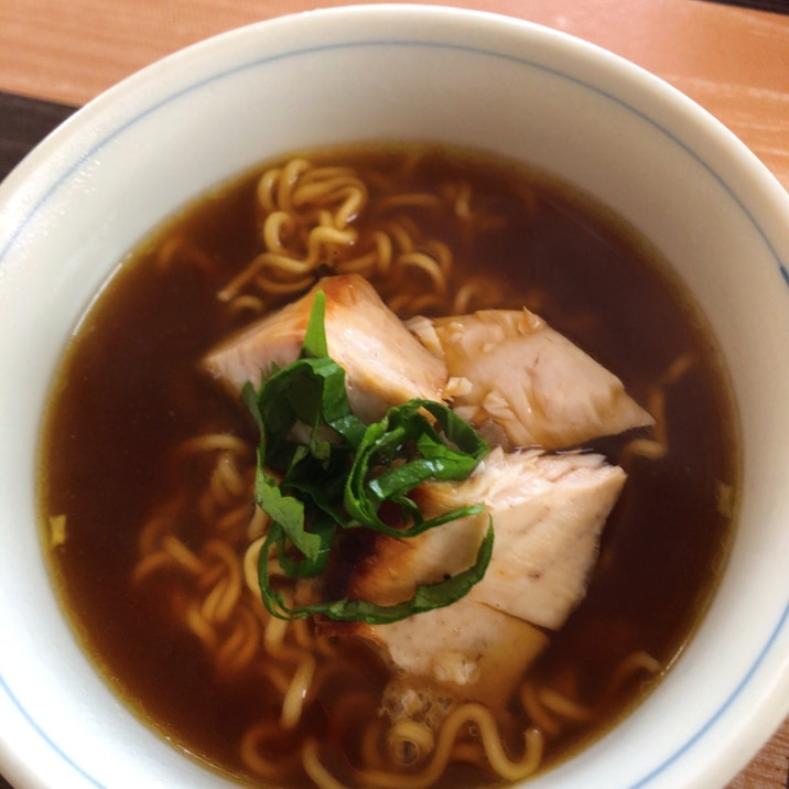 焼き魚入り醤油ラーメン